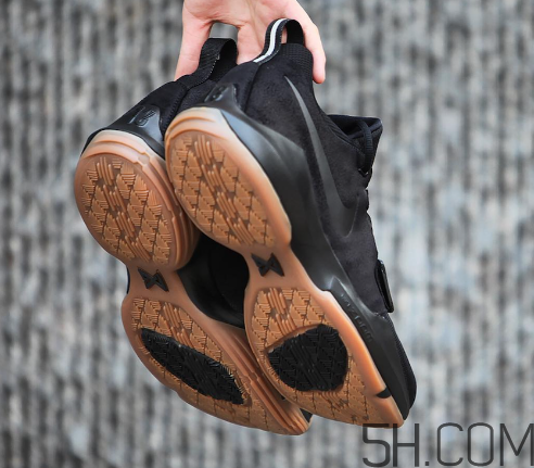 nike pg 1黑色生膠大底發(fā)售時間_實物什么樣？