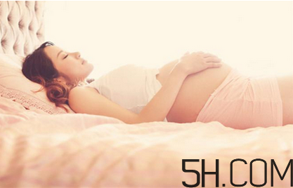 不適合孕婦的睡姿有那些？孕婦冬季如何護(hù)膚？
