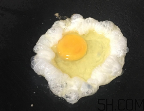 煎雞蛋為什么會有泡沫？炒雞蛋為什么會有泡沫？