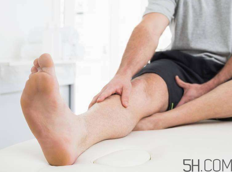 腳氣用鹽水泡腳有用嗎？用鹽水泡腳治腳氣嗎？