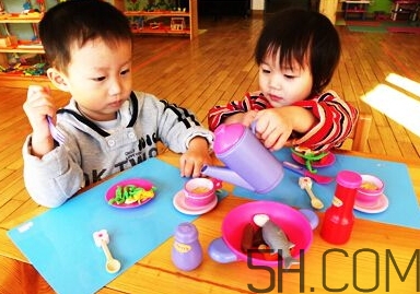 寶寶上幼兒園需要準(zhǔn)備什么？寶寶上幼兒園哭鬧怎么應(yīng)對？