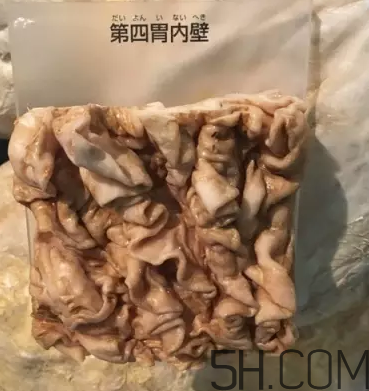 牛百葉和毛肚是一個東西嗎？牛百葉上面有層黑皮能吃嗎？
