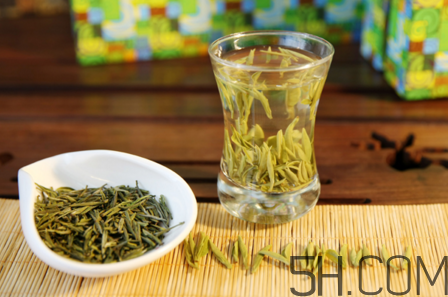 茶葉發(fā)霉是什么樣子？茶葉發(fā)霉怎么鑒別？