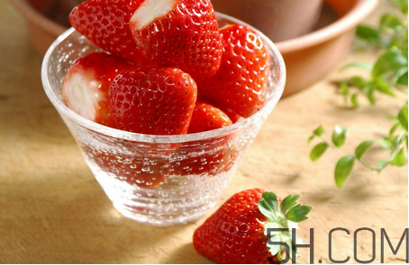 草莓怎么保存不會(huì)發(fā)霉？摘草莓小技巧