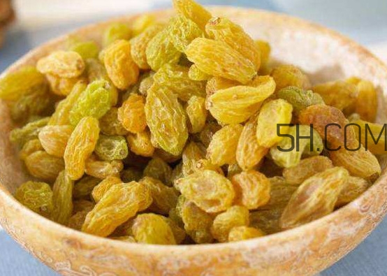 葡萄干泡水喝有什么好處？葡萄干吃之前需要洗嗎