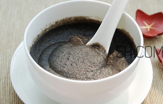 黑芝麻糊用開水沖還是溫開水？黑芝麻糊養(yǎng)胃嗎？