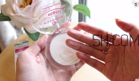 essence定妝蜜粉餅怎么樣？essence粉餅試色