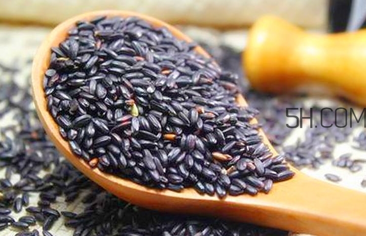 黑芝麻清洗掉色正常嗎？黑芝麻有黑色素嗎？