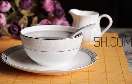 黑芝麻糊用開水沖還是溫開水？黑芝麻糊養(yǎng)胃嗎？