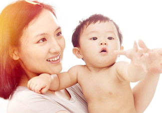母乳和奶粉哪個好？媽媽開心最重要