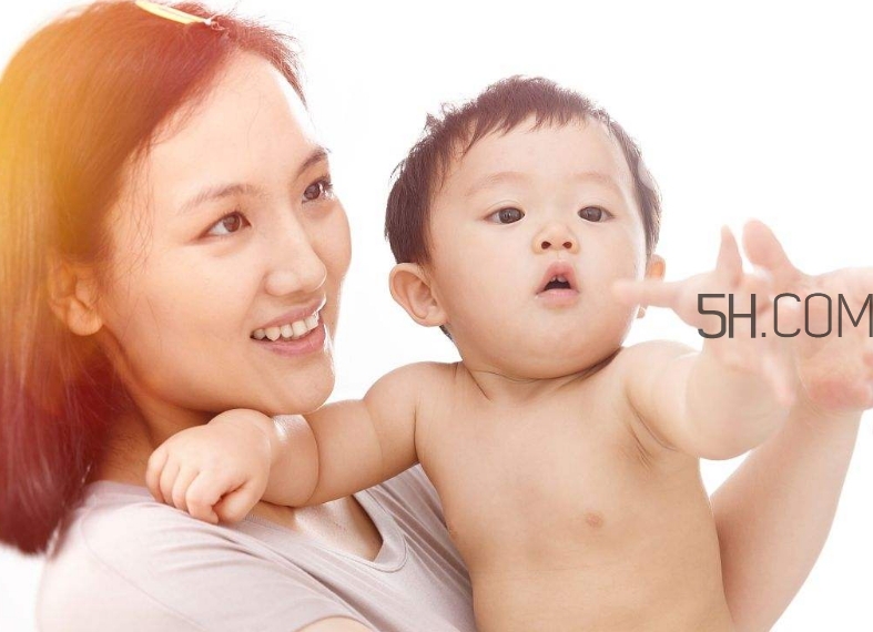 母乳和奶粉哪個好？媽媽開心最重要