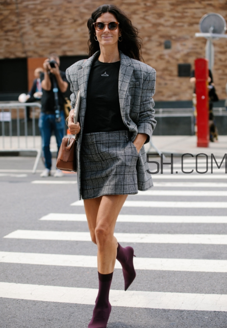 格子西裝里面怎么搭配？格子西裝內(nèi)搭穿什么？