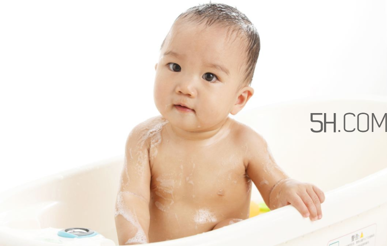 小孩風(fēng)熱感冒怎么辦？小孩子高燒手腳冰涼怎么處理？