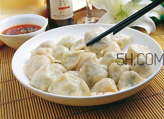 餃子和面用熱水還是冷水？餃子和面要醒多長時間？