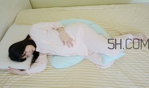 哺乳枕有必要買(mǎi)嗎？哺乳枕有用嗎？