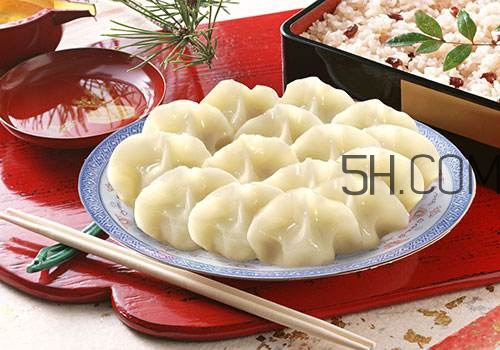餃子和面用熱水還是冷水？餃子和面要醒多長時間？