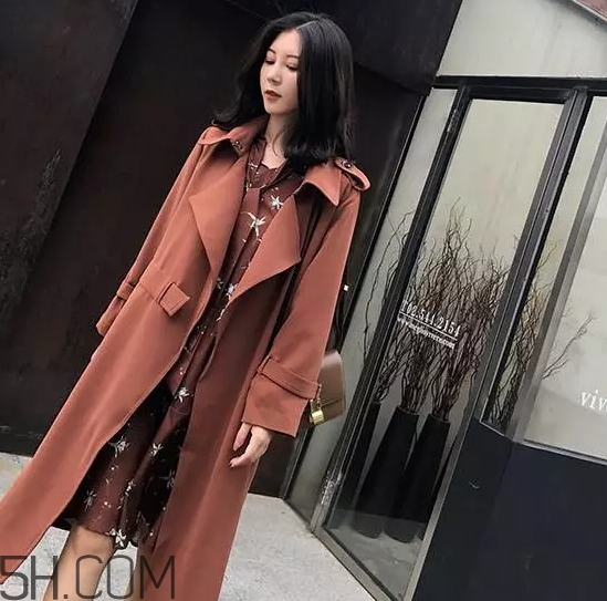 焦糖色毛衣配什么外套？焦糖色毛衣配什么顏色外套好看