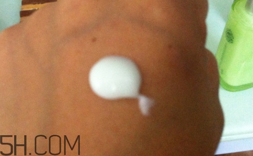 百雀羚乳液怎么打開(kāi)？百雀羚乳液瓶蓋怎么開(kāi)