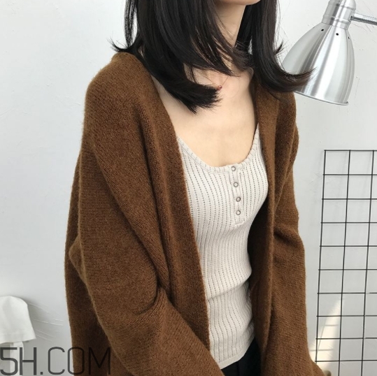 焦糖色毛衣配什么顏色好看？焦糖色毛衣搭配圖片