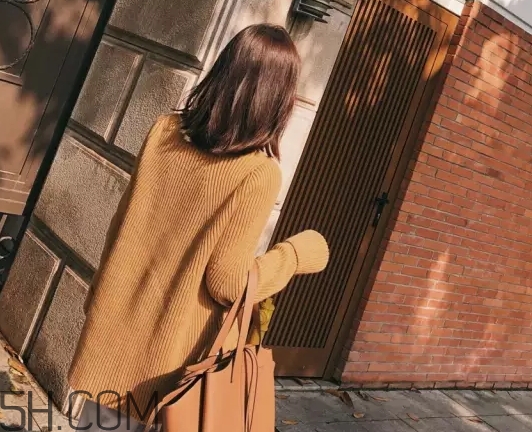 焦糖色毛衣配什么顏色好看？焦糖色毛衣搭配圖片