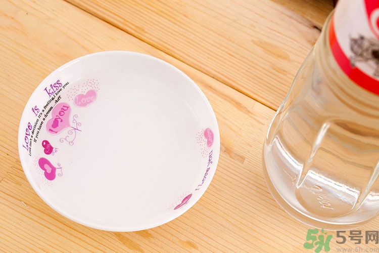 白醋和鹽水混在一起洗臉有什么好處？白醋和鹽洗臉好嗎？