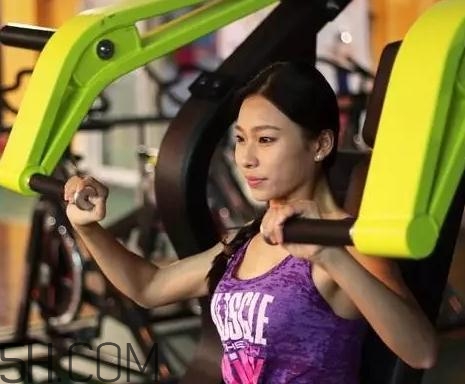坐姿推胸練哪里？坐姿推胸動作要領(lǐng)