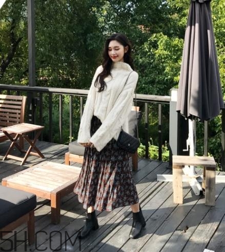 白色毛衣搭配什么裙子？白色毛衣搭配裙子圖片