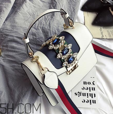 白色包包被衣服染色了怎么辦？白色包包染色怎么去除？