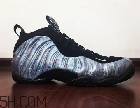 nike air foamposite one鮑魚(yú)噴實(shí)物什么樣？