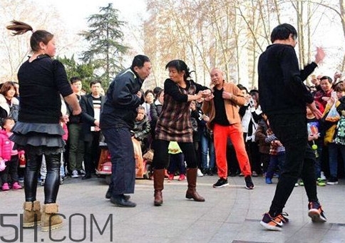 尬舞為什么被叫停？尬舞為什么會火