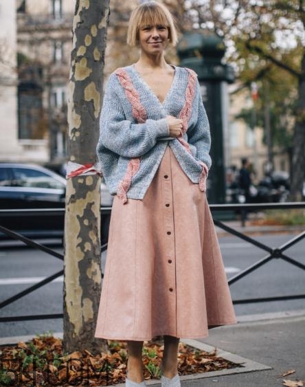 短發(fā)適合穿什么衣服？短發(fā)穿什么衣服好看？