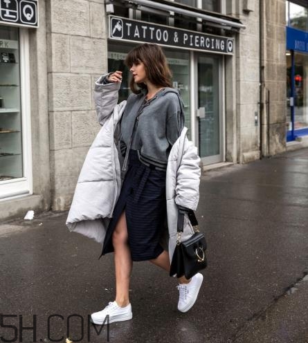 羽絨服配什么鞋子？羽絨服搭配鞋子圖片