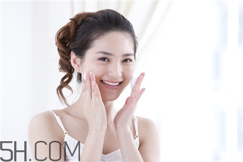 青春痘會(huì)長在頭皮上嗎？青春痘會(huì)長在屁股上嗎？
