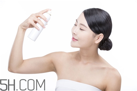青春痘能用紅霉素軟膏嗎？青春痘能用蘆薈膠嗎？