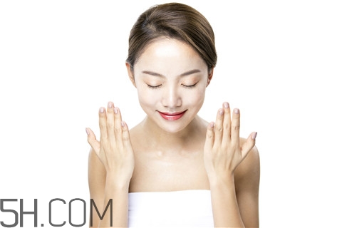 青春痘能用紅霉素軟膏嗎？青春痘能用蘆薈膠嗎？