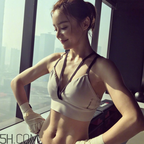 肚子上有肉可以練馬甲線嗎？女生怎么練馬甲線？