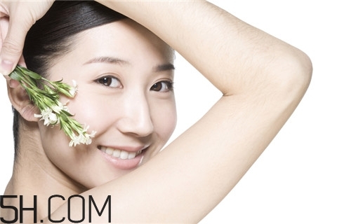 粉刺能用紅霉素軟膏嗎？粉刺擦蘆薈膠可以嗎？