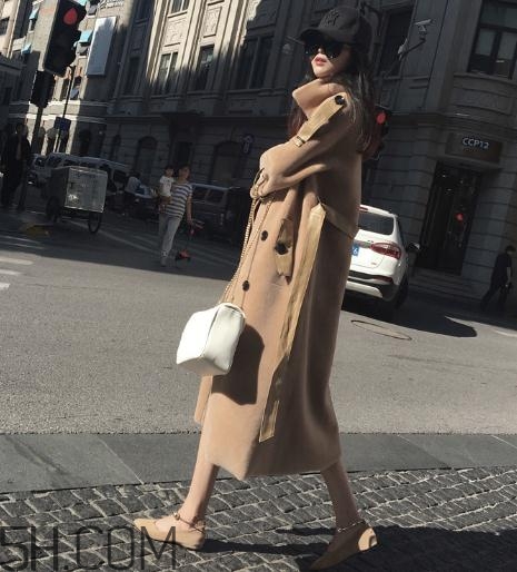 羊剪絨和羽絨服哪個(gè)好？羊剪絨大衣和羽絨服哪個(gè)保暖？