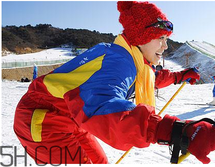 滑雪服什么牌子好？滑雪服和沖鋒衣哪個好？