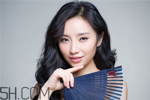 粉刺應(yīng)該擦什么藥膏？粉刺應(yīng)該用什么護(hù)膚品？