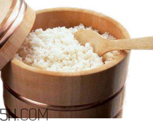 煮飯用熱水還是冷水？煮飯要放多少水