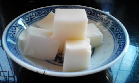 喝純牛奶喝多少合適？牛奶凍怎么做好吃？