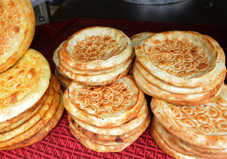 新疆的馕冷了后怎么吃？新疆大餅馕一個(gè)多少錢(qián)