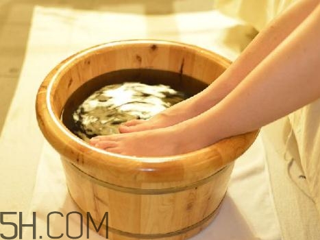關(guān)節(jié)炎能泡溫泉嗎？關(guān)節(jié)炎能用熱水泡嗎？