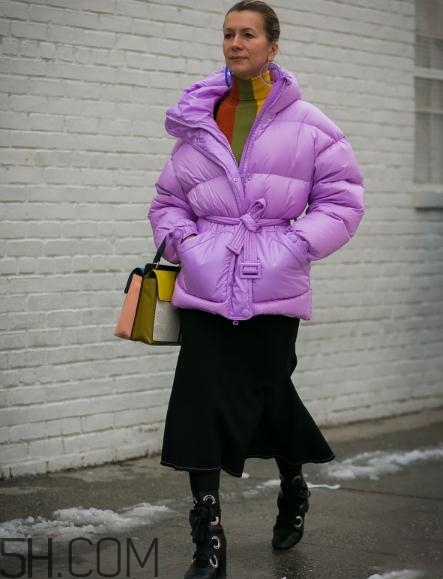羽絨服搭配什么裙子好看？羽絨服搭配裙子圖片
