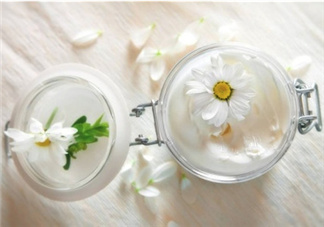 護手霜和潤膚乳的區(qū)別 潤膚乳可以當(dāng)護手霜嗎