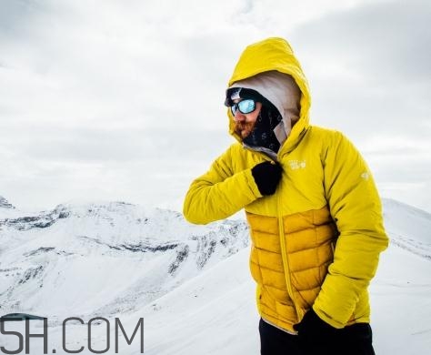 羽絨服和皮草哪個(gè)暖和？皮草暖和還是羽絨服暖和？