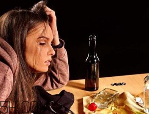 酒精肝是什么引起的？酒精肝是喝酒喝的嗎？