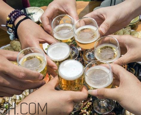 酒精肝是什么引起的？酒精肝是喝酒喝的嗎？