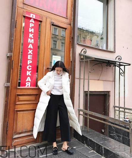 白色羽絨服配什么鞋子？白色羽絨服搭配鞋子圖片